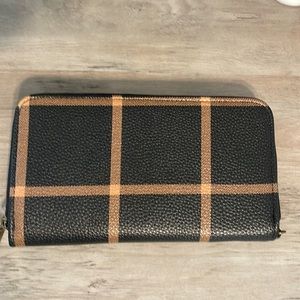 •Thirty-One all about the Benjamins wallet•